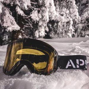 The Ullars yellow transparent lens